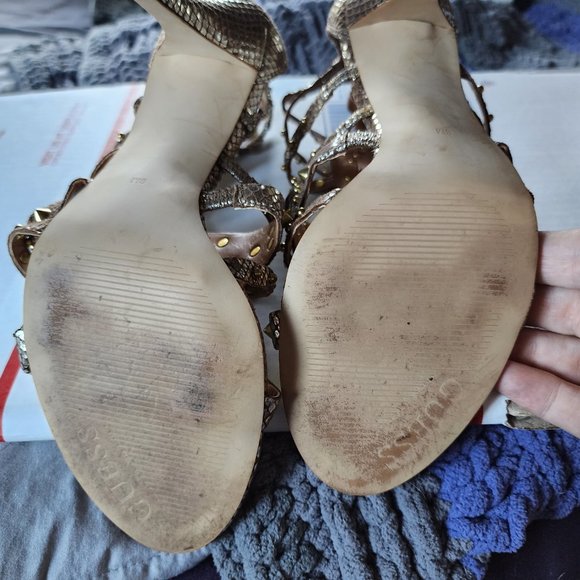 GUESS "LAIDEA" Studded Shiny Gold Gladiator Strappy Heel Size 8 - Picture 14 of 14